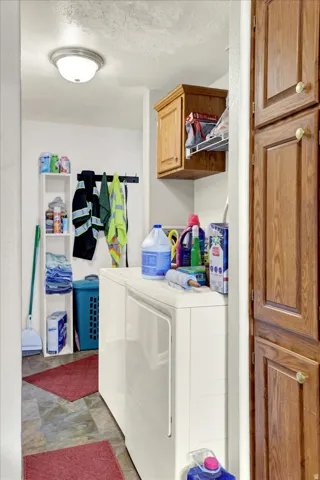 Dedicated laundry area featuring a flush-mount ceiling light