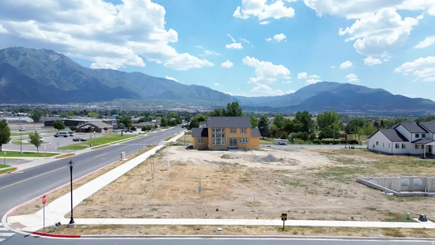 New construction on an expansive lot with mountain scenery