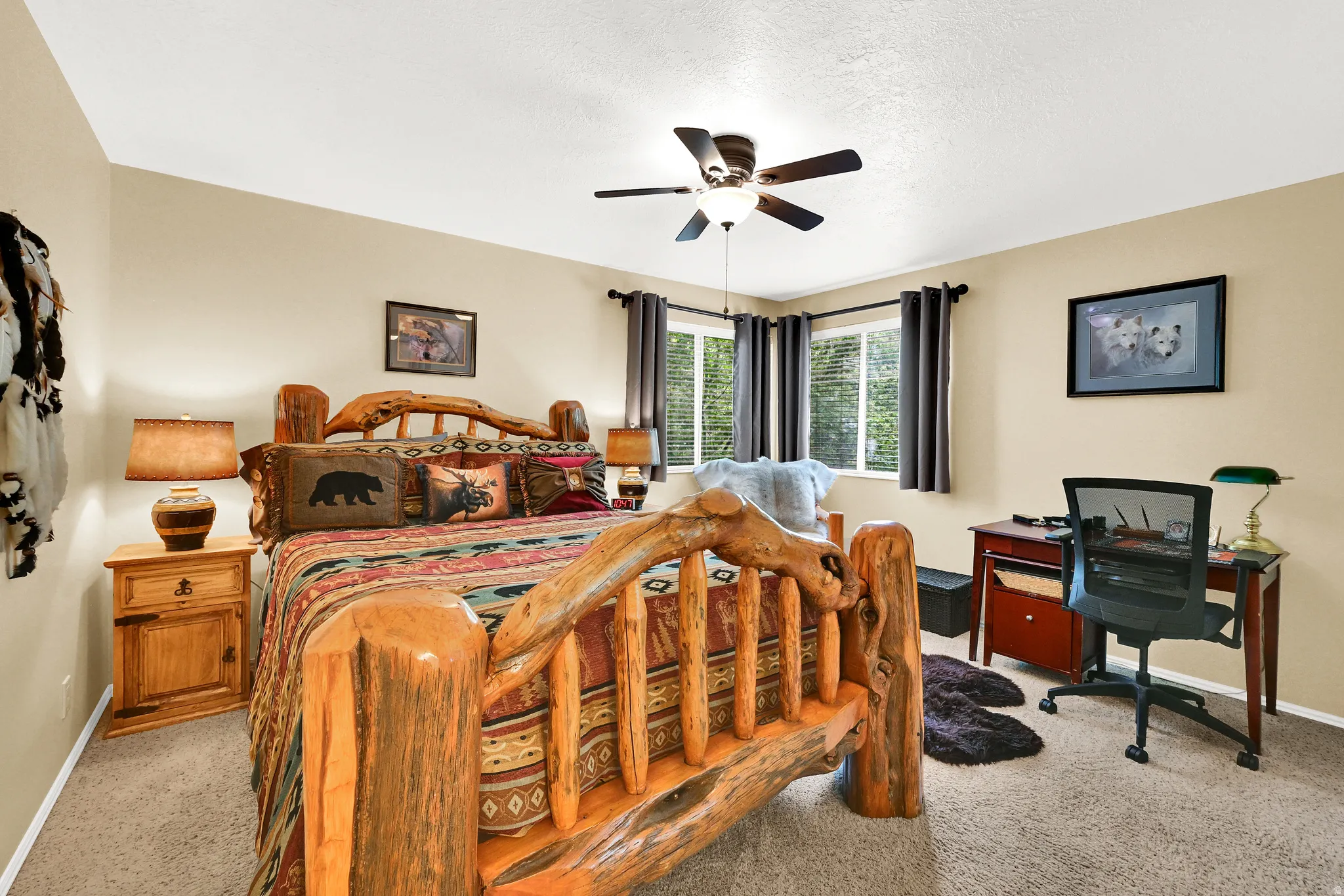 Neutral wall tones with carpeted flooring