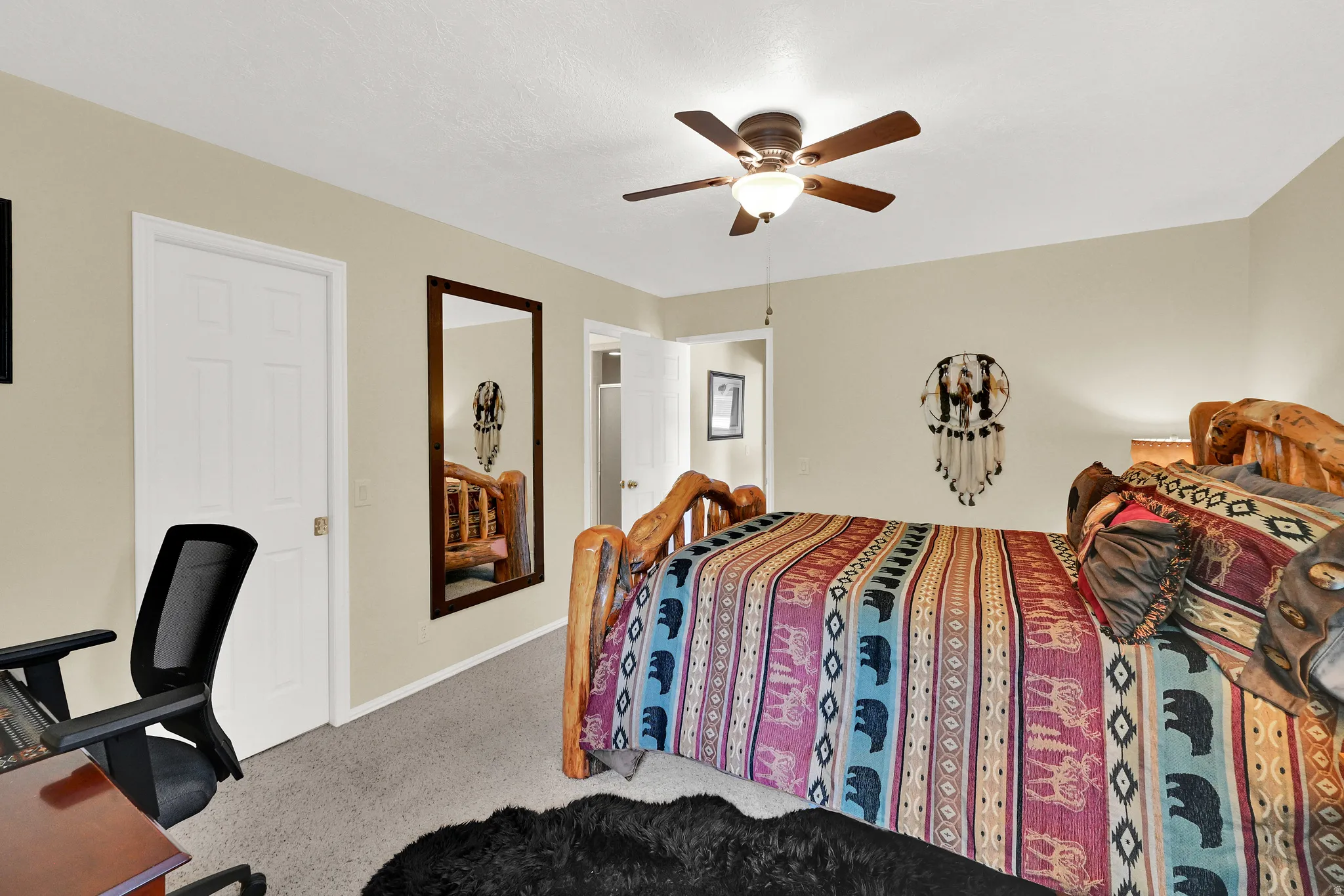Neutral-toned wall paint throughout the room