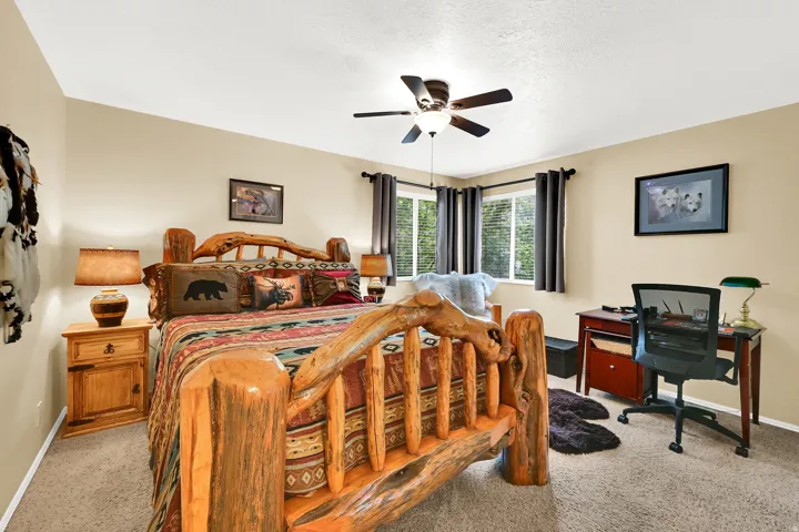 Neutral wall tones with carpeted flooring