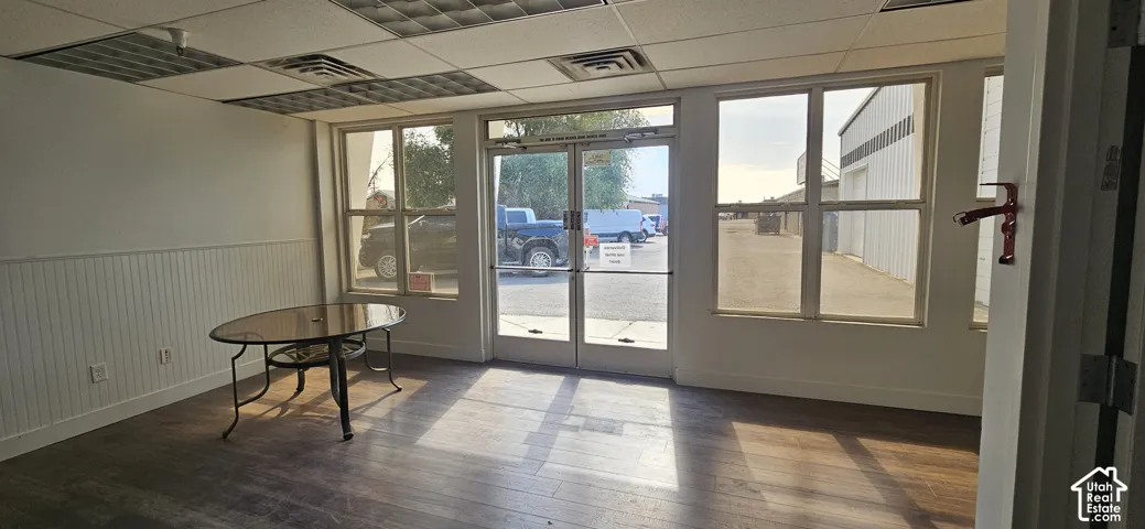 Commercial storefront with extensive natural light