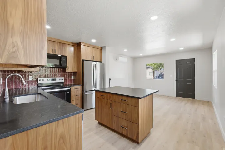 172 East (East Unit)