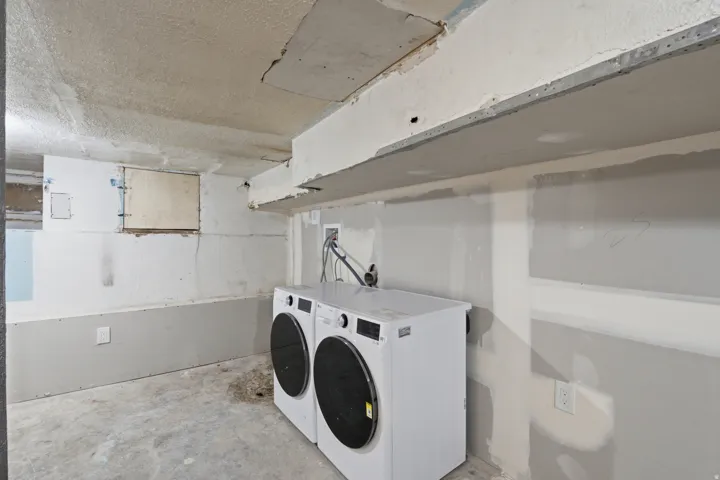 172 East (East Unit)