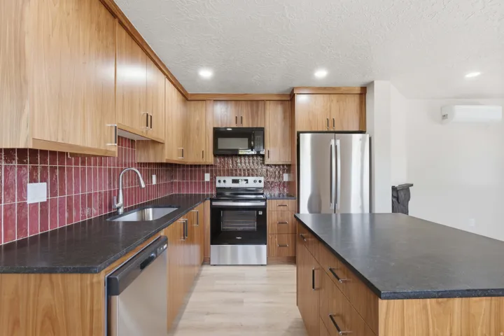 172 East (East Unit)