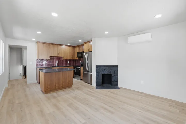 172 East (East Unit)