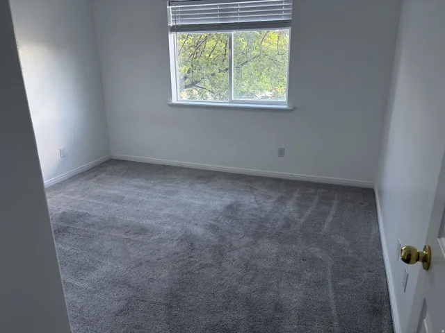 Recessed window with horizontal blinds