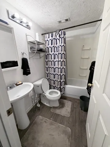Full bathroom in the basement