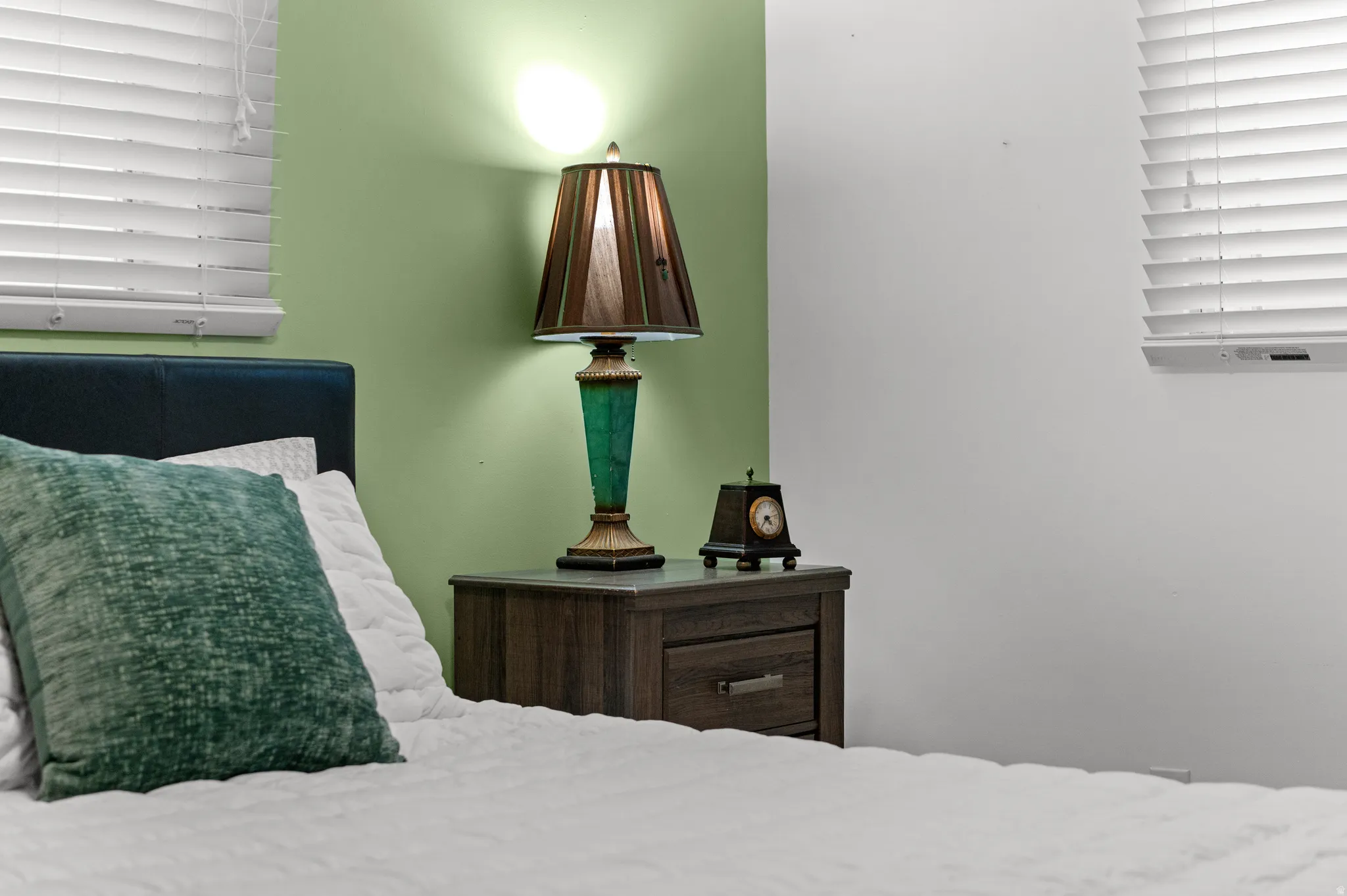 Image quality insufficient for description