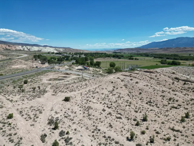 Expansive undeveloped lot featuring a natural desert landscape and distant mountain ranges