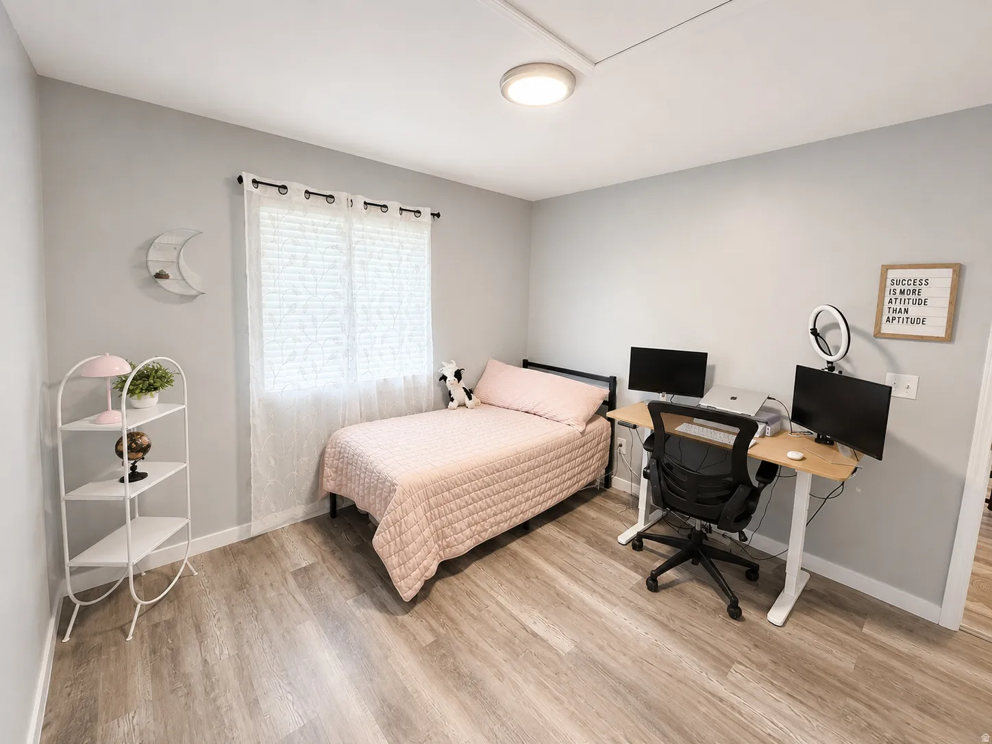 Neutral tone wall paint with a contrasting baseboard