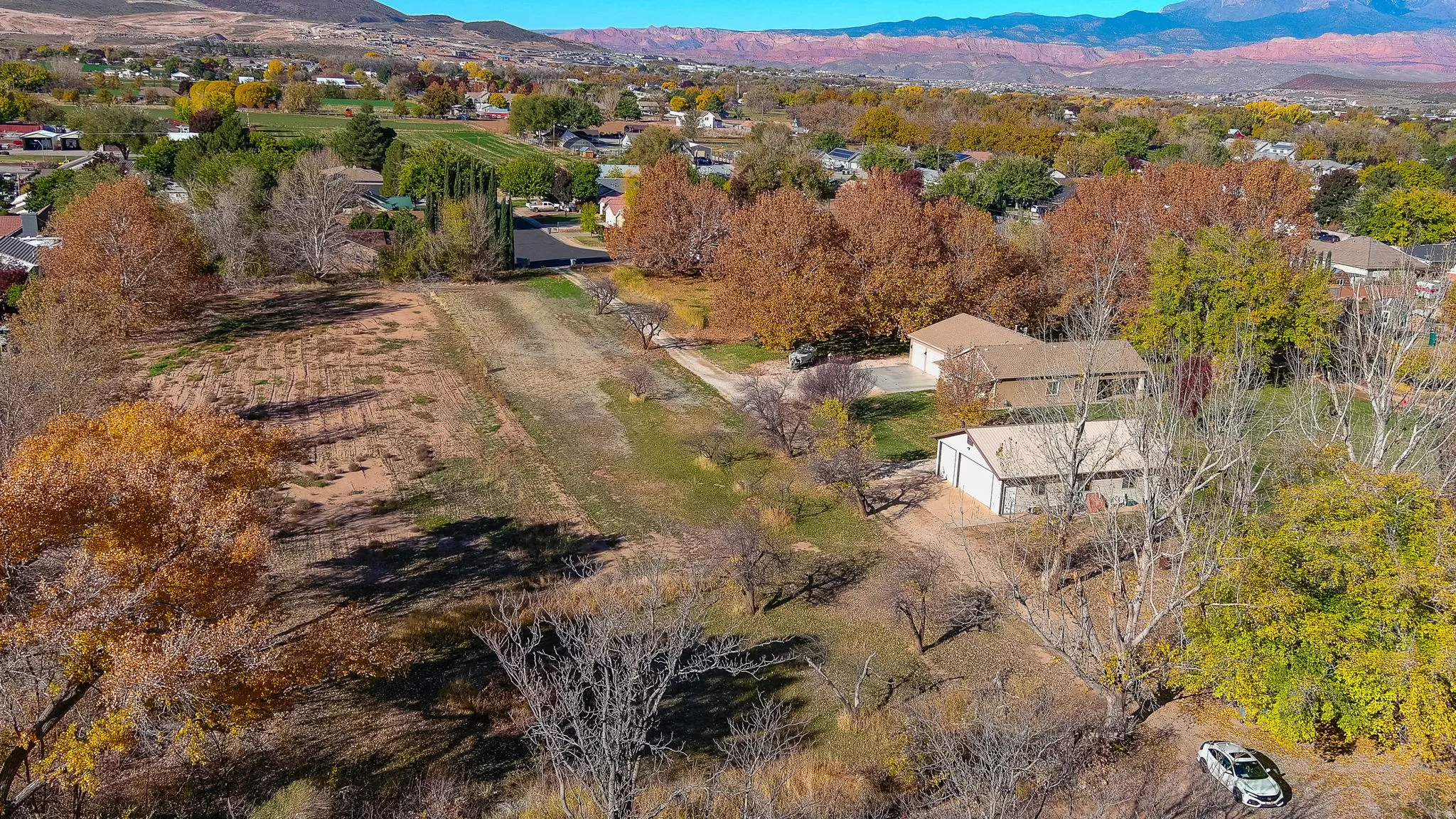 Expansive lot featuring a natural landscape and distant mountain terrain