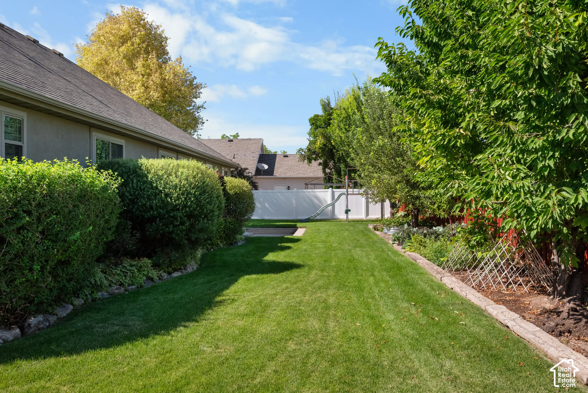 Side yard - beautiful well manicured lawn