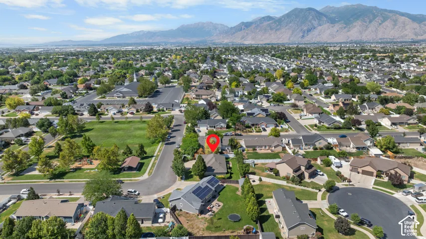 Aerial view of neighbohood.