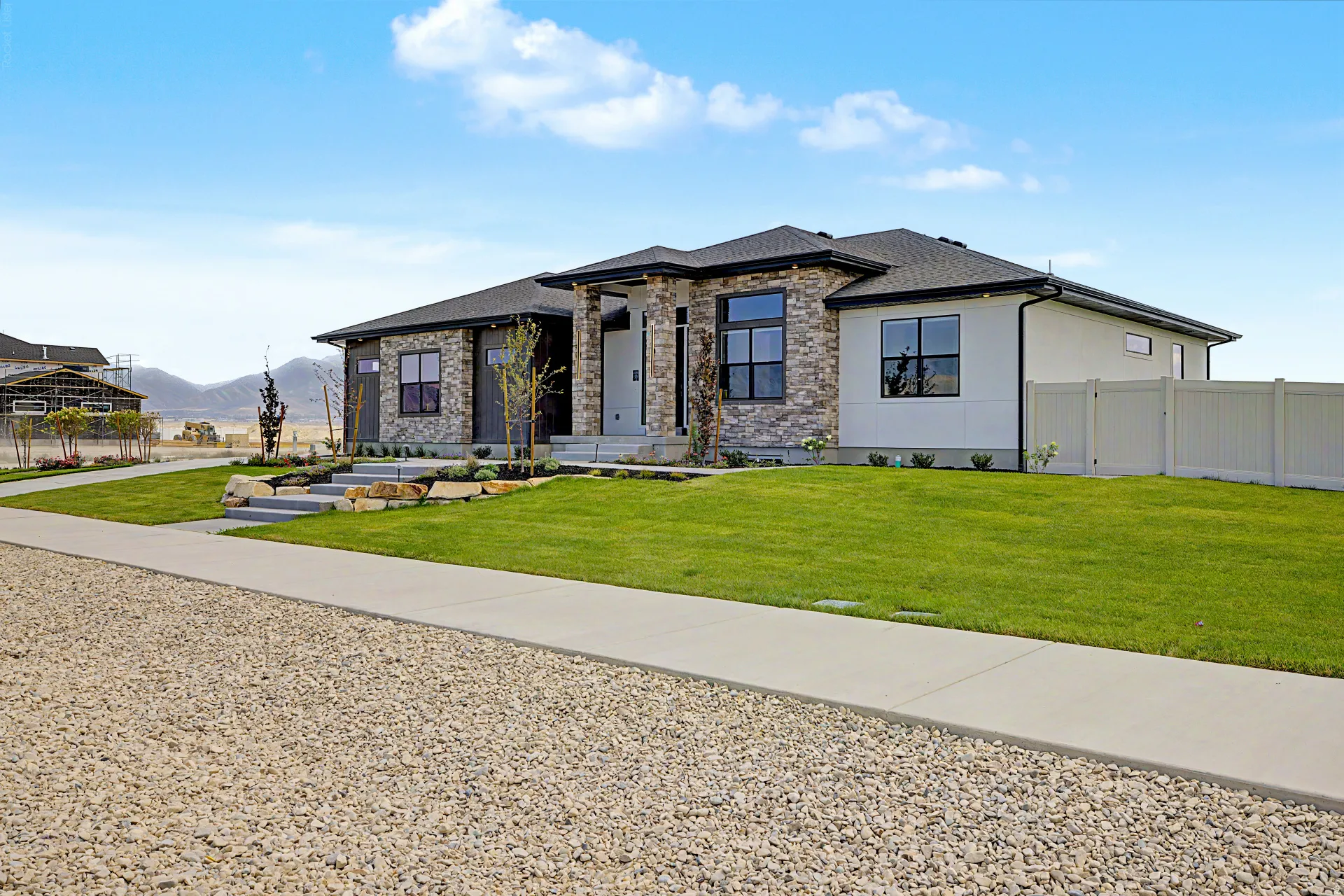 Contemporary ranch-style exterior featuring a stone and stucco facade