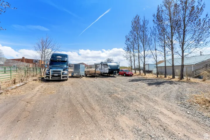 Expansive gravel driveway offering substantial parking space