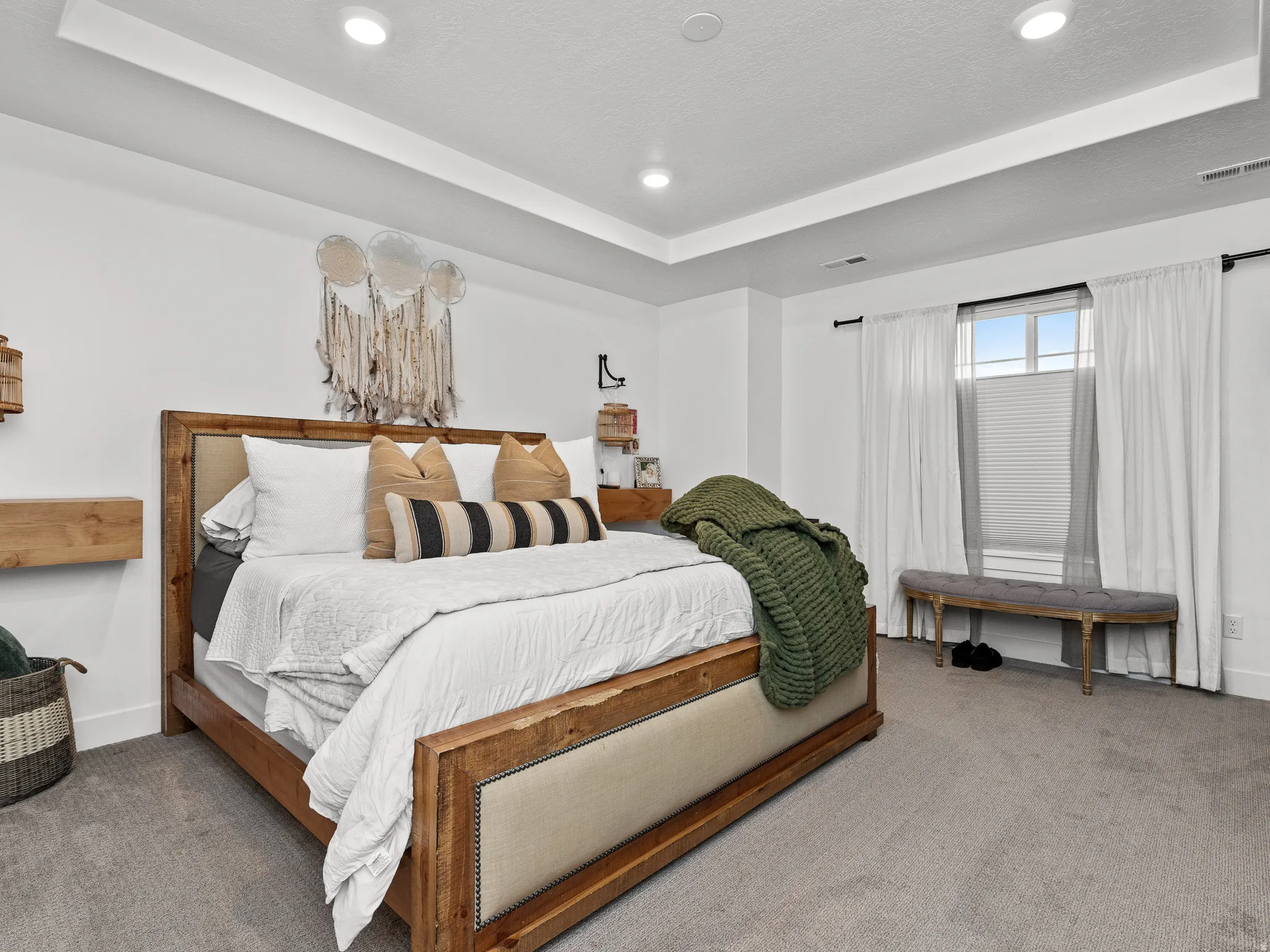 Tray ceiling with recessed lighting