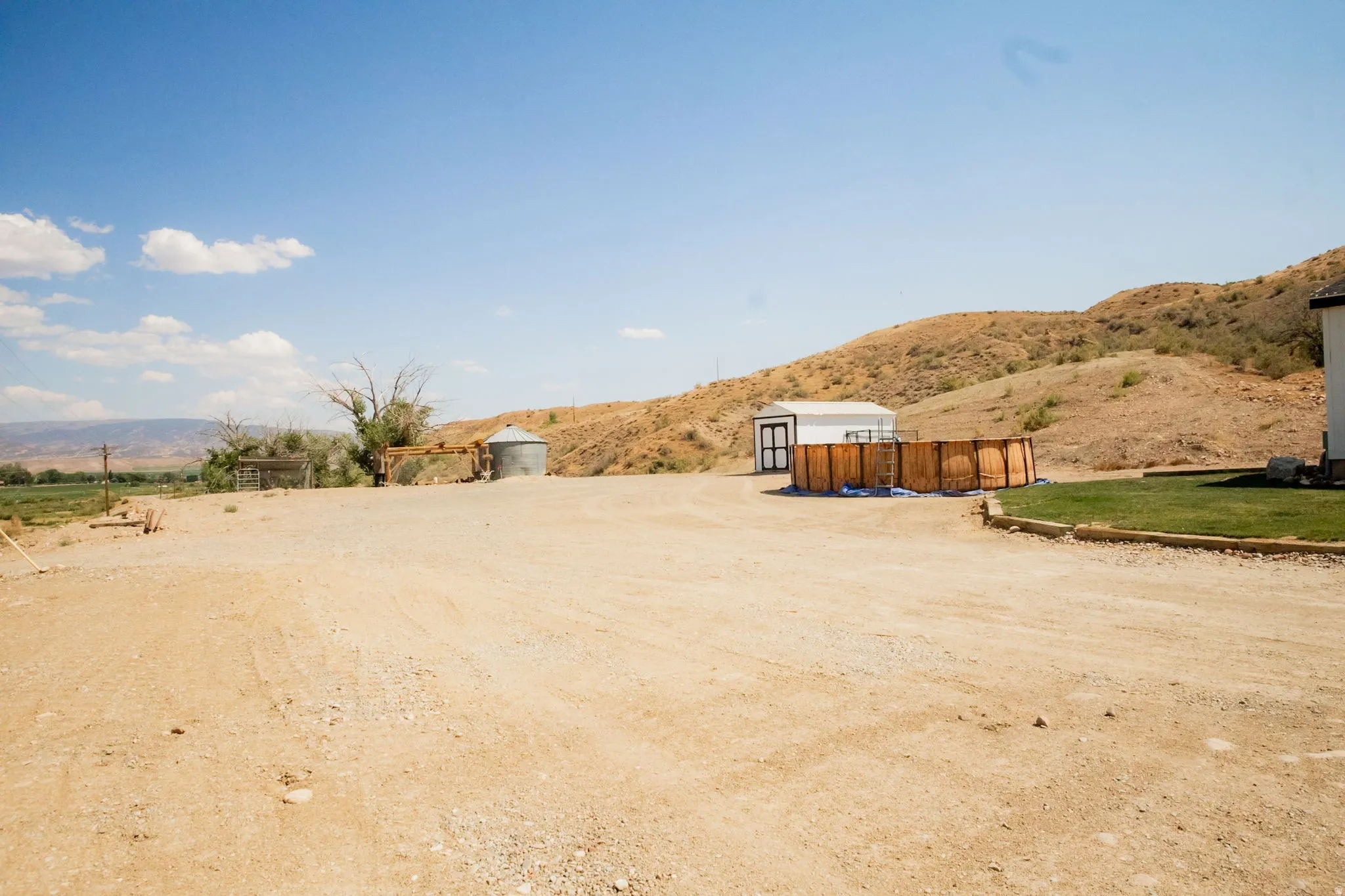 Expansive gravel area providing ample open space
