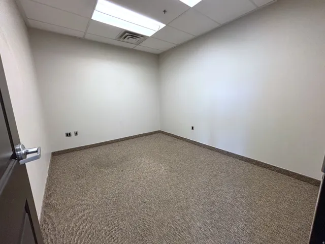 Neutral-toned carpet flooring with coordinating baseboards