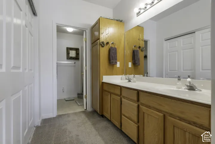 Double vanity with integrated sinks and chrome faucets