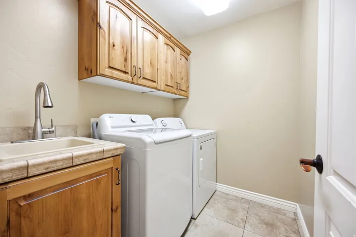 Laundry room with sink and cabinets