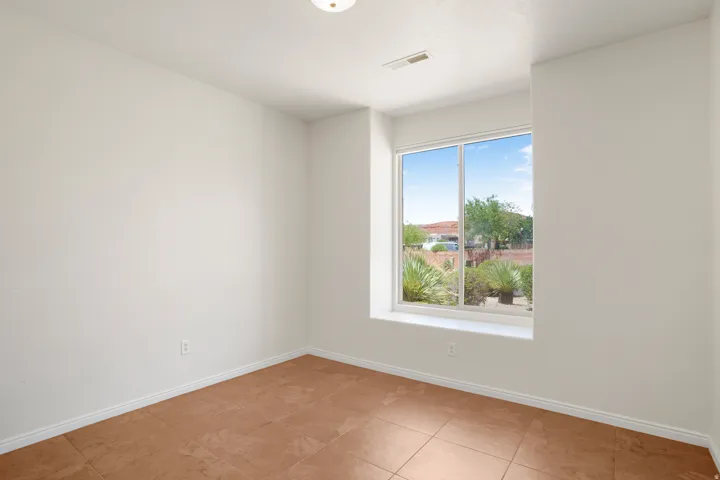 2196 N Silverstone Way, Washington, Utah 84780