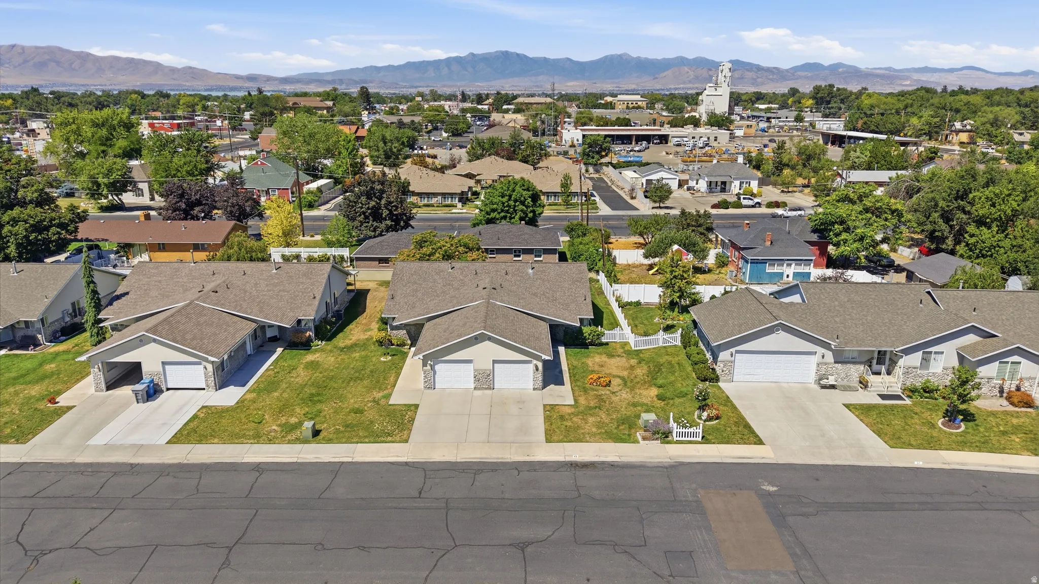 twin home in 55 + COMMUNITY, LOW HOA $210 QUARTER