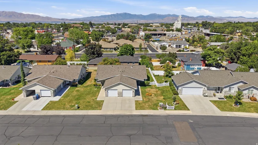 twin home in 55 + COMMUNITY, LOW HOA $210 QUARTER