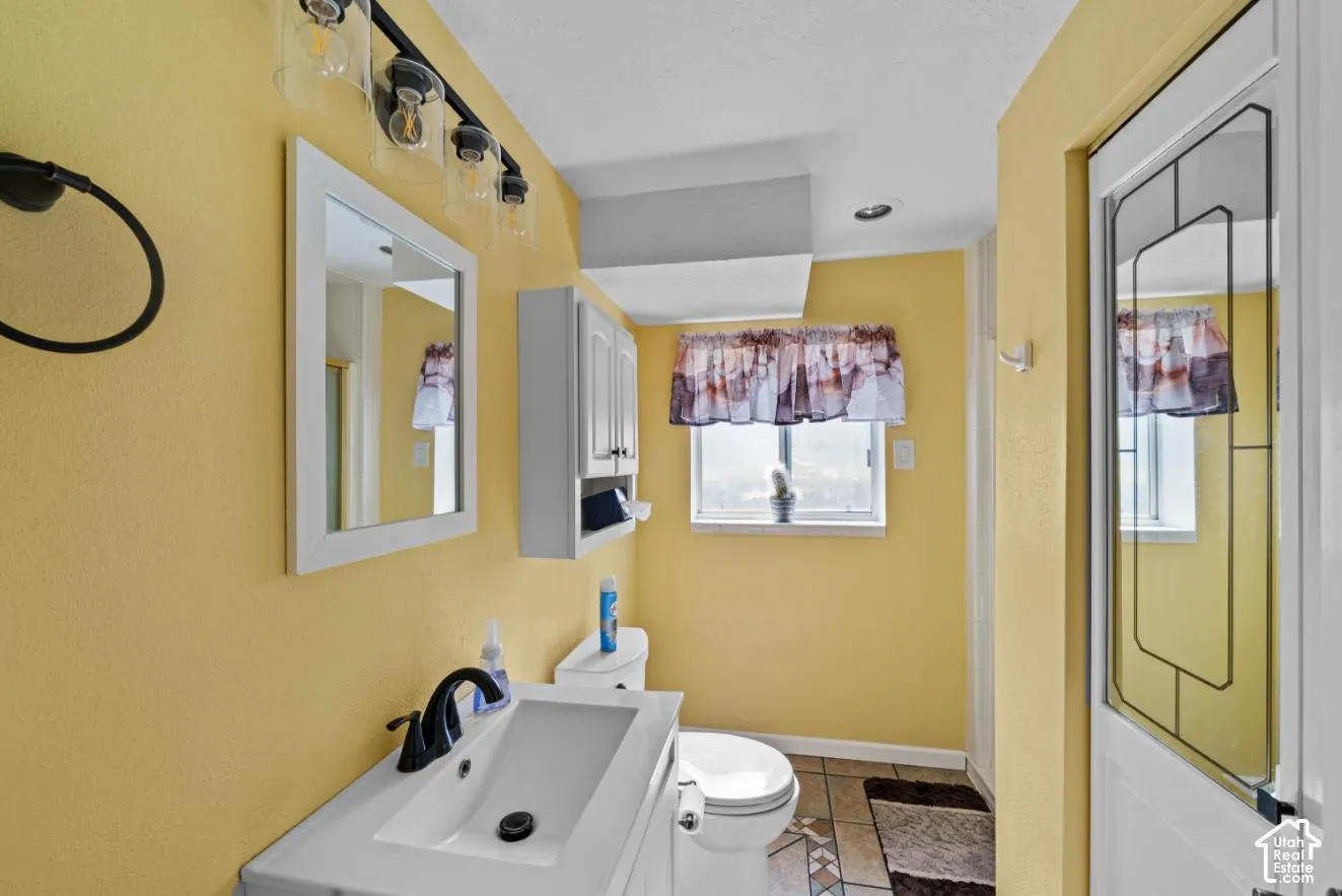 White vanity with an integrated sink and black faucet