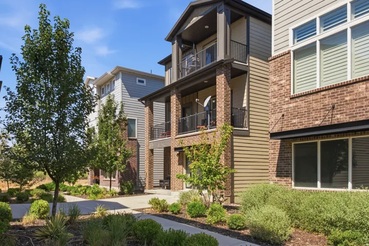 SINGLE FAMILY HOME EXTERIOR