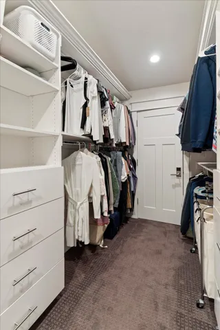 Walk in closet