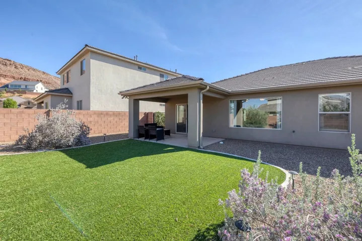 490 S Balancing Rock Dr, Washington, Utah 84780