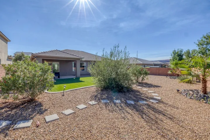 490 S Balancing Rock Dr, Washington, Utah 84780