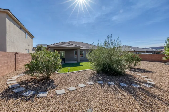 490 S Balancing Rock Dr, Washington, Utah 84780