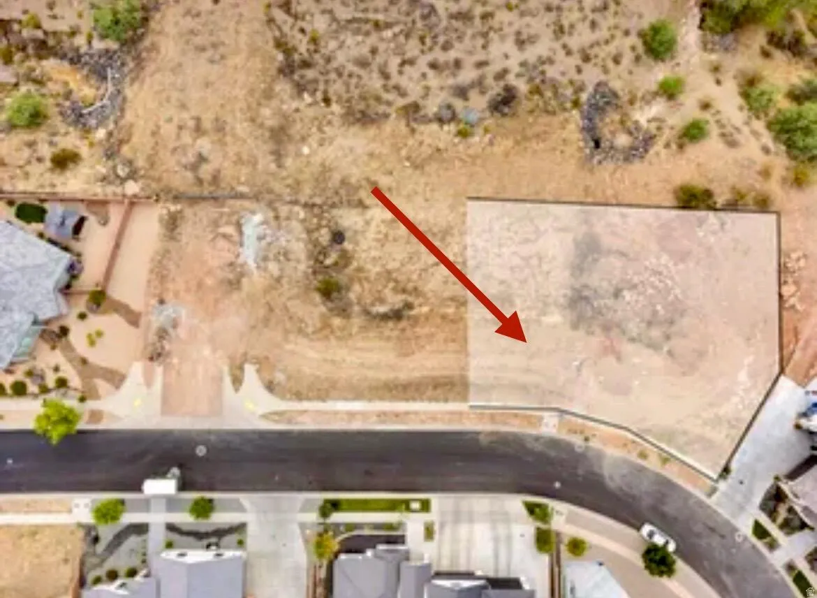 Level building lot featuring direct street frontage