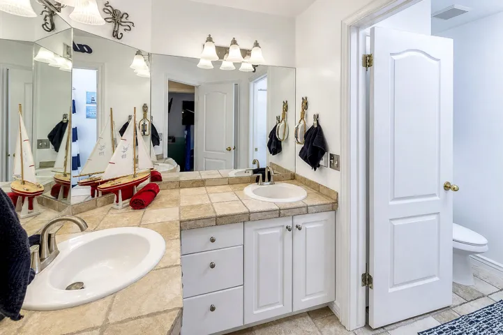 31 N Eaglewood Dr, North Salt Lake, Utah 84054