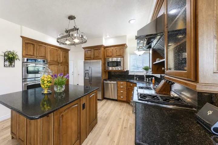 31 N Eaglewood Dr, North Salt Lake, Utah 84054