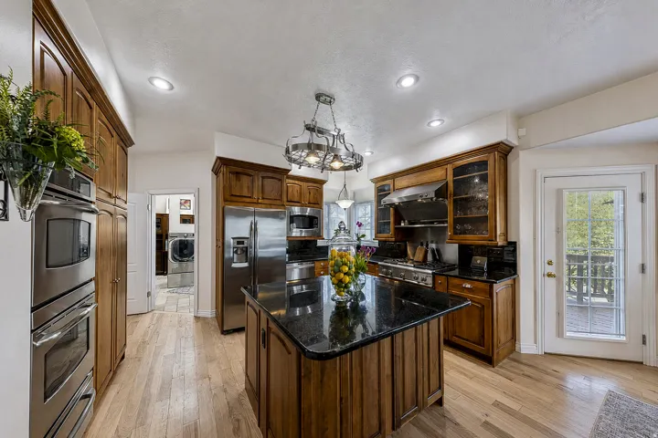 31 N Eaglewood Dr, North Salt Lake, Utah 84054