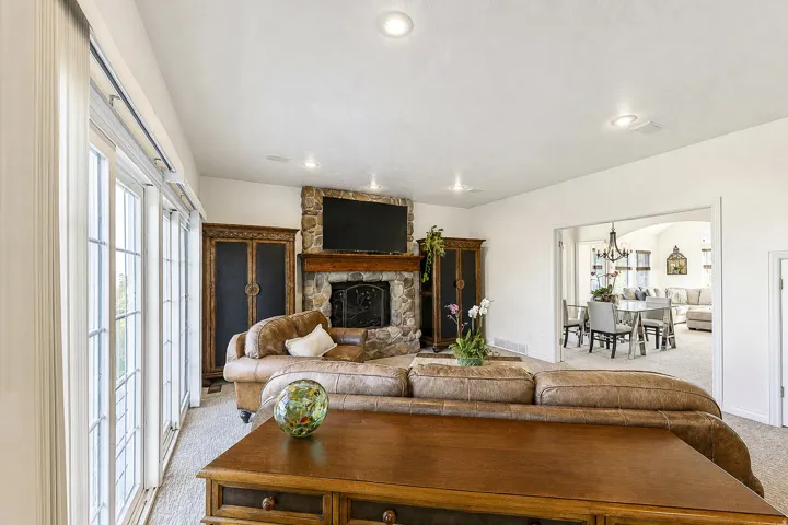 31 N Eaglewood Dr, North Salt Lake, Utah 84054