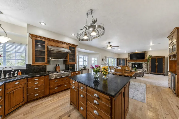 31 N Eaglewood Dr, North Salt Lake, Utah 84054