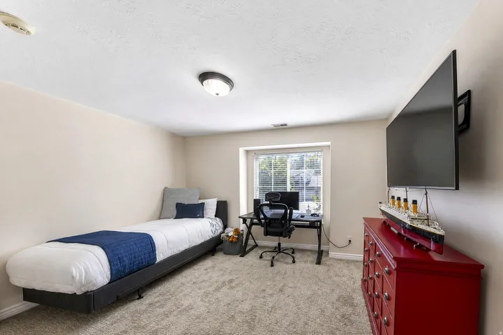 31 N Eaglewood Dr, North Salt Lake, Utah 84054