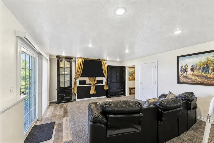 31 N Eaglewood Dr, North Salt Lake, Utah 84054