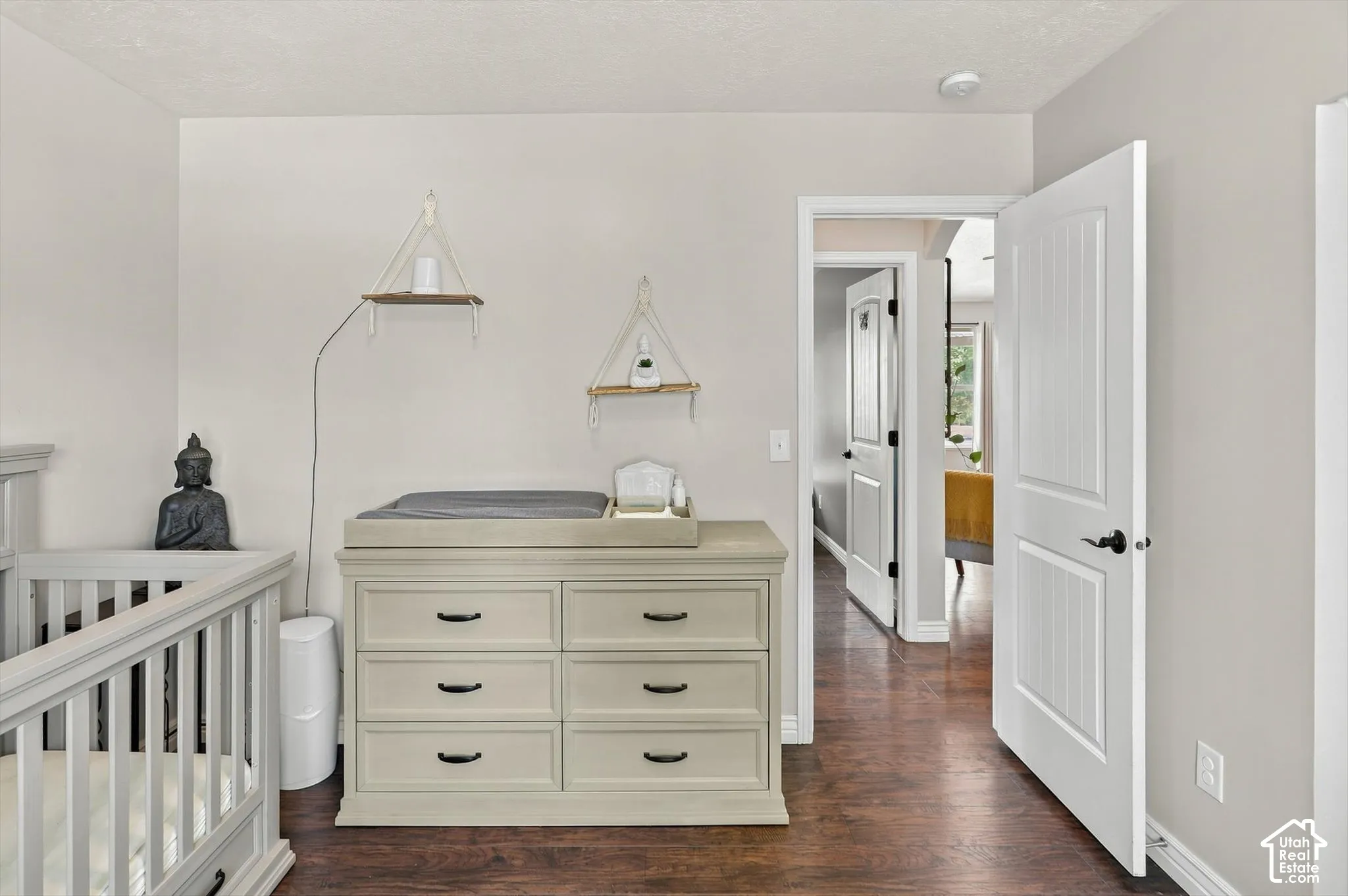 Front bedroom with access to bathroom in hall