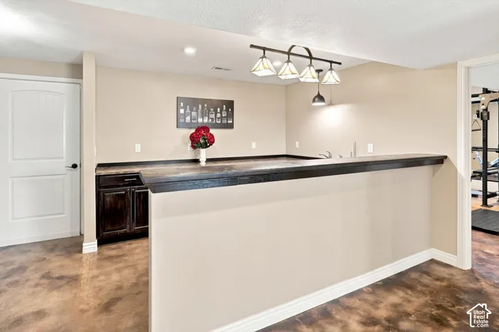 Spacious entertaining room with large wet bar