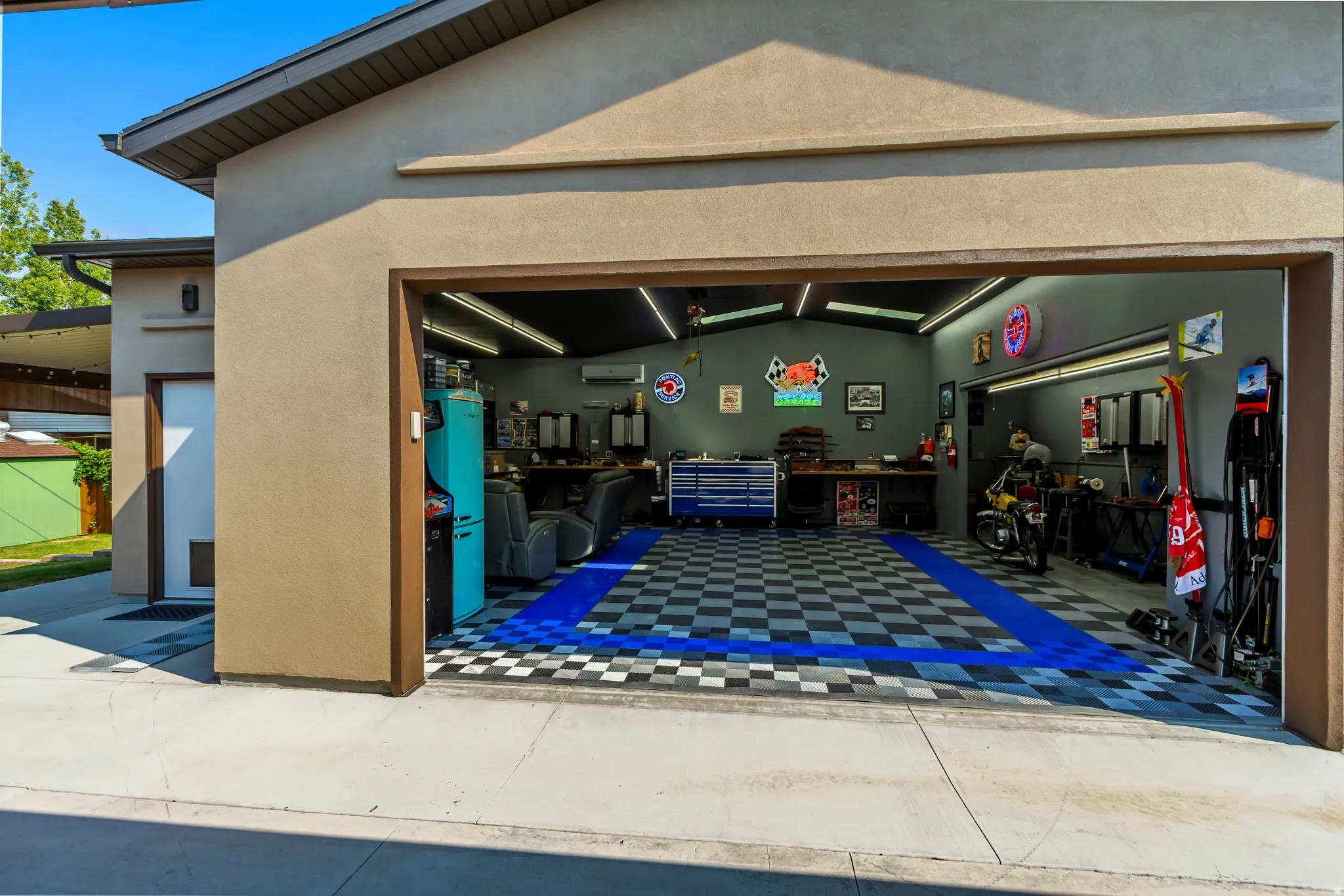 Detached rear Workshop/Garage, approximately 948 sq ft.and features insulated overhead doors, professionally installed copper compressed-air lines around the perimeter, a dedicated ventilated room for grinding and sanding, abundance of electrical outlets.