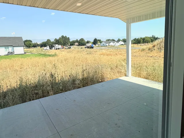 Expansive covered patio featuring a concrete surface, recessed lighting, and a white paneled ceiling