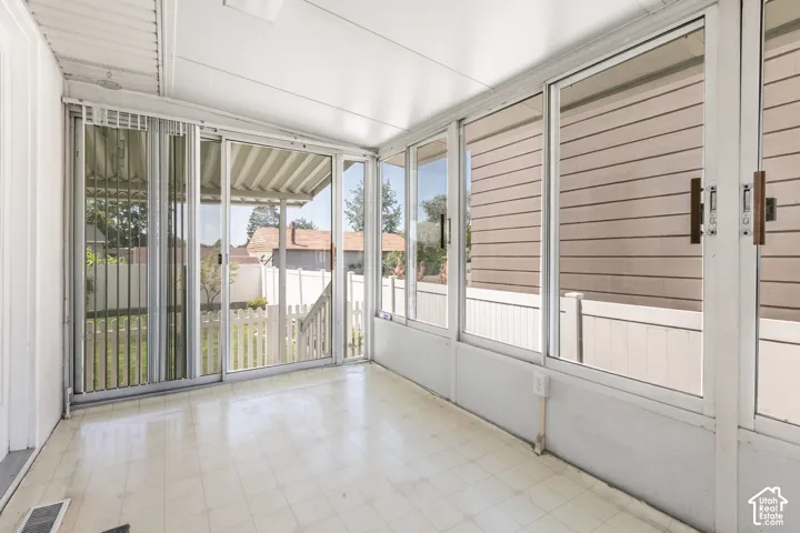 Bonus Enclosed Porch for green house, hobbies, sitting, mud room, or extra storage