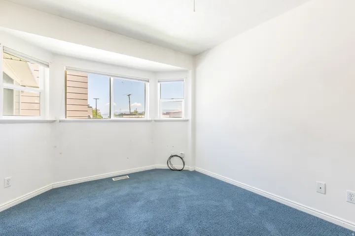 Featuring Bay Box Windows, walk-in closet and Full Bath with a skylignt