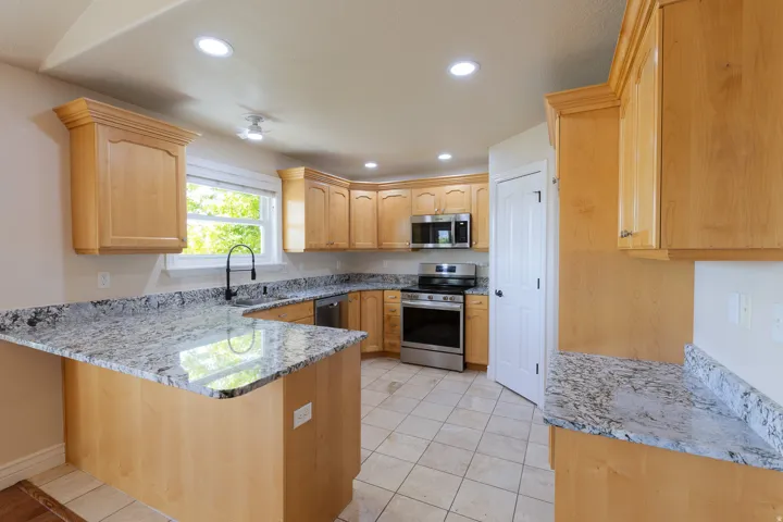 9579 N Apple Ct, Cedar Hills, Utah 84062