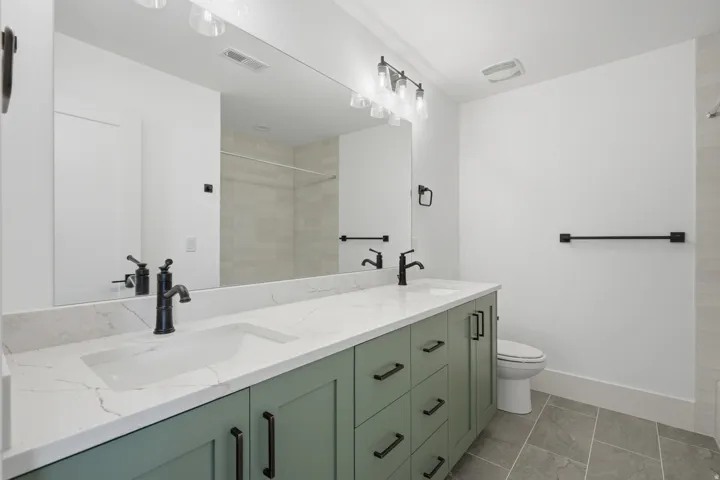 Upper Floor Shared Bathroom
